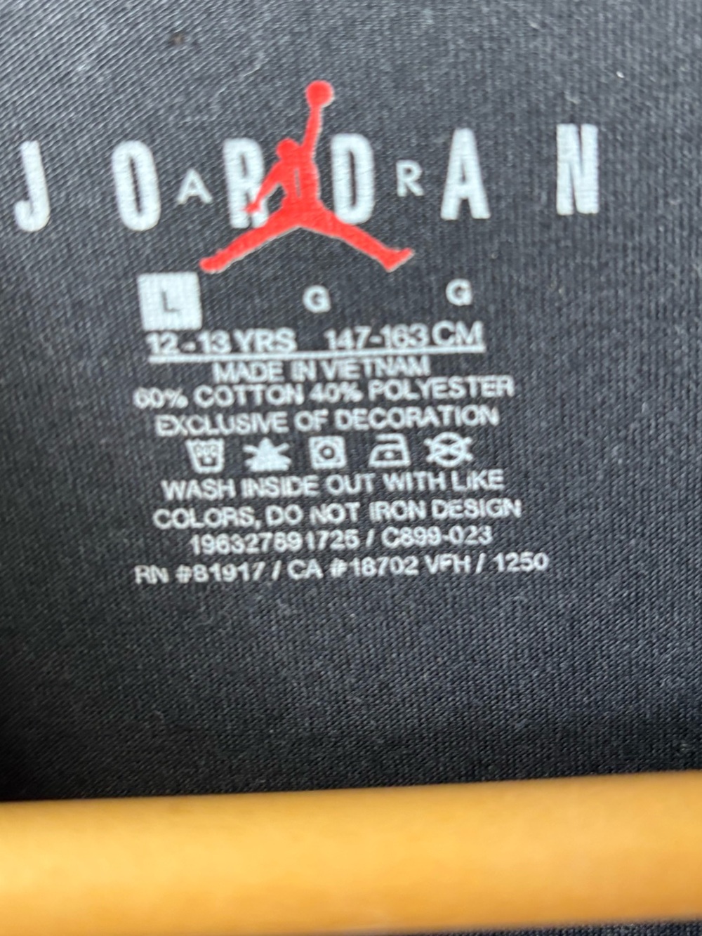 Jordan Youth L Black Sneaker Logo Short Sleeve T-Shirt 12–13Y - Picture 7 of 7